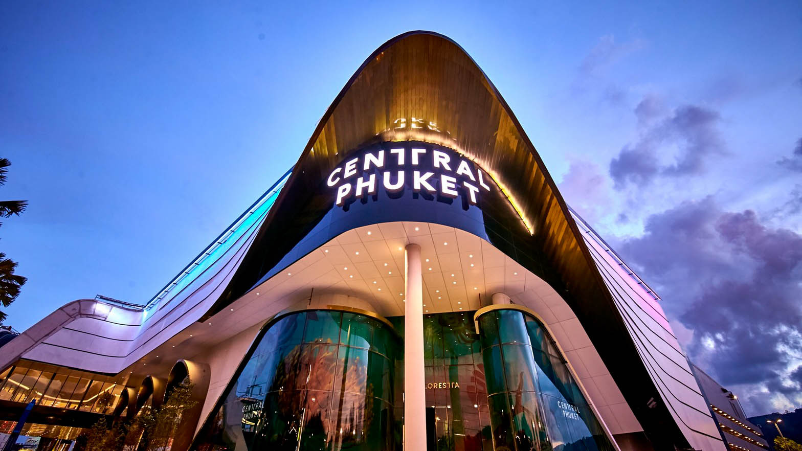 PHOTO SPOTS & THAI SHOWS