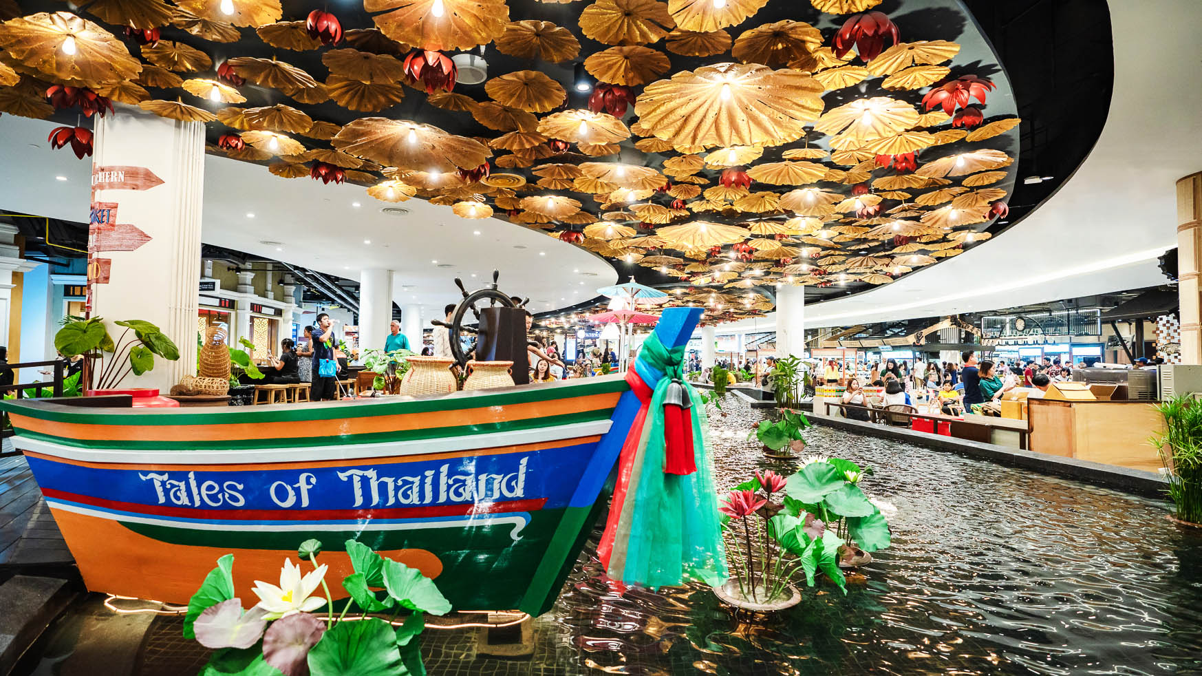 PHOTO SPOTS & THAI SHOWS