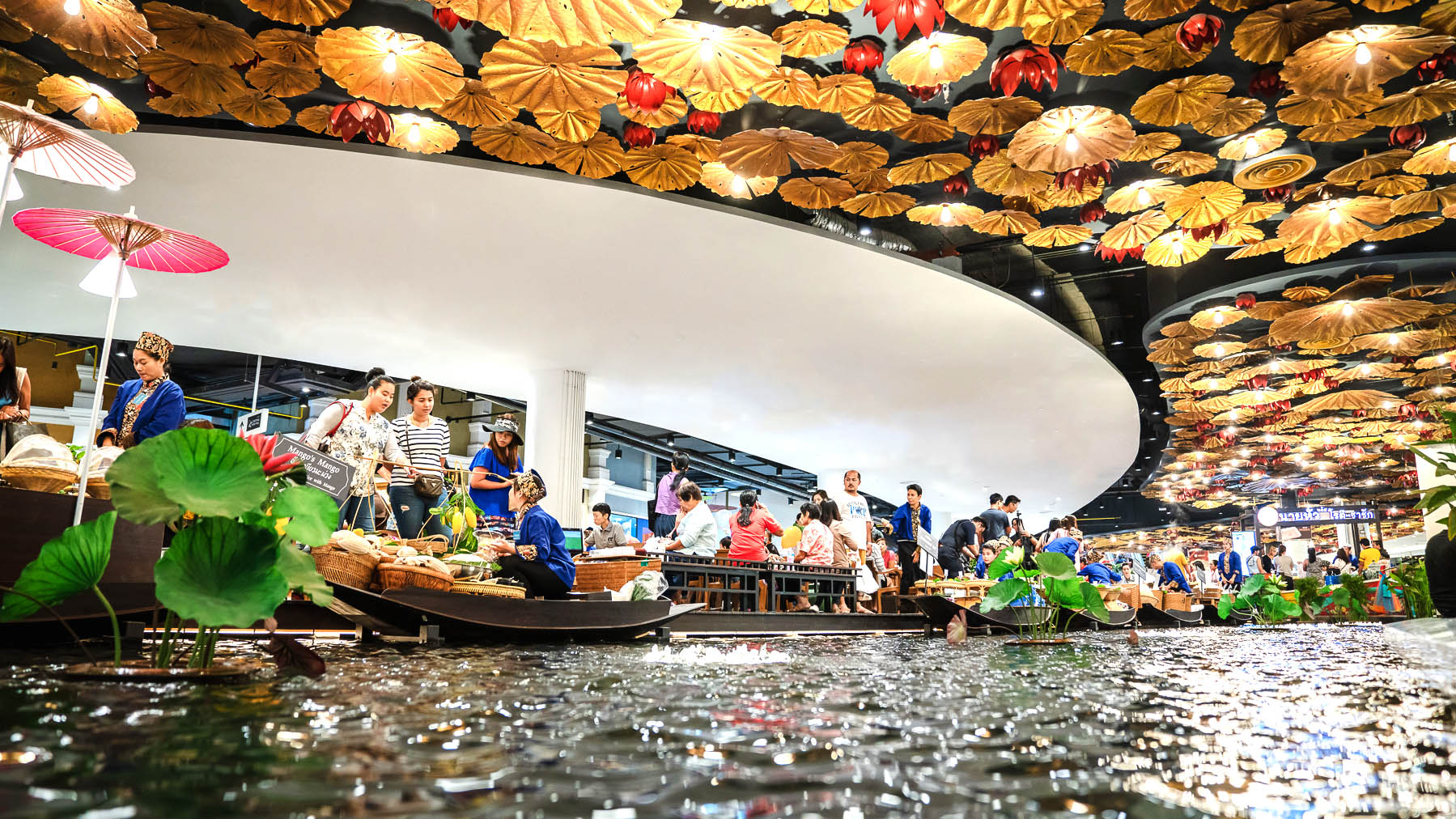 PHOTO SPOTS & THAI SHOWS
